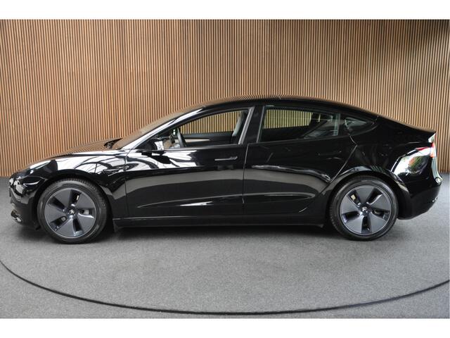 Tesla Model 3 RWD SOH: 95.9% Panodak Leer 360° ACC Climate Stuur- & Stoelverwarming voor & achter LM velgen PDC Elektr. achterklep Elektr. verst. stuurwiel Elektr. verstelb. stoelen Metallic lak 1e Eigenaar BTW auto