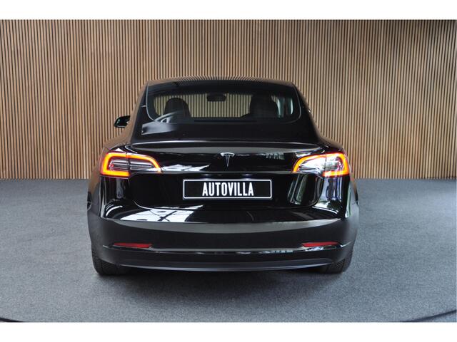 Tesla Model 3 RWD SOH: 95.9% Panodak Leer 360° ACC Climate Stuur- & Stoelverwarming voor & achter LM velgen PDC Elektr. achterklep Elektr. verst. stuurwiel Elektr. verstelb. stoelen Metallic lak 1e Eigenaar BTW auto