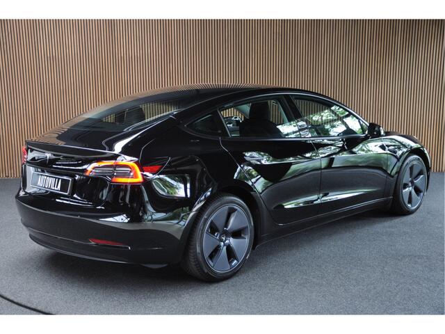 Tesla Model 3 RWD SOH: 95.9% Panodak Leer 360° ACC Climate Stuur- & Stoelverwarming voor & achter LM velgen PDC Elektr. achterklep Elektr. verst. stuurwiel Elektr. verstelb. stoelen Metallic lak 1e Eigenaar BTW auto