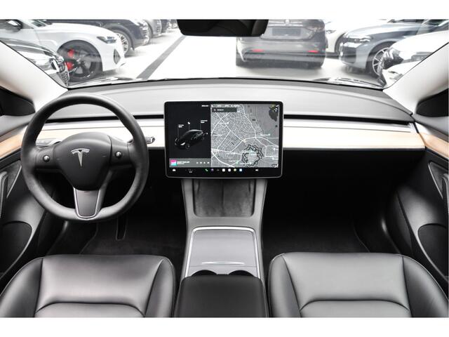 Tesla Model 3 RWD SOH: 95.9% Panodak Leer 360° ACC Climate Stuur- & Stoelverwarming voor & achter LM velgen PDC Elektr. achterklep Elektr. verst. stuurwiel Elektr. verstelb. stoelen Metallic lak 1e Eigenaar BTW auto