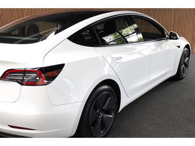 Tesla Model 3 RWD SOH: 96,1% Panodak Leer 360° ACC Climate Stuur- & Stoelverwarming voor & achter LM velgen PDC Elektr. achterklep Elektr. verst. stuurwiel Elektr. verstelb. stoelen Metallic lak 1e Eigenaar BTW auto