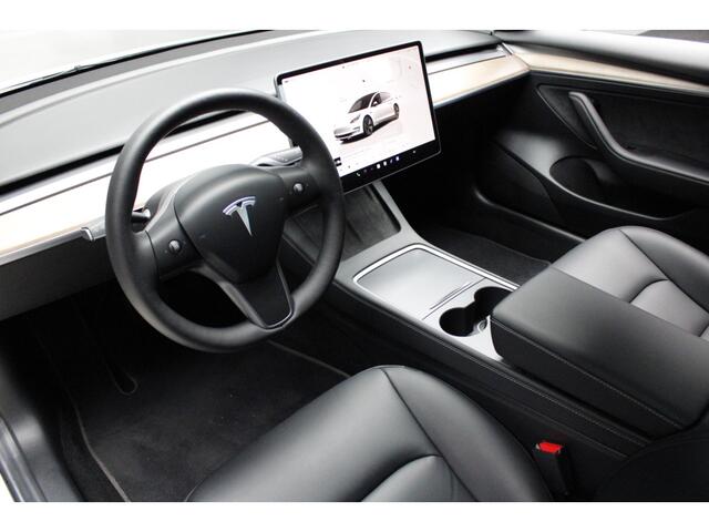 Tesla Model 3 RWD SOH: 96,1% Panodak Leer 360° ACC Climate Stuur- & Stoelverwarming voor & achter LM velgen PDC Elektr. achterklep Elektr. verst. stuurwiel Elektr. verstelb. stoelen Metallic lak 1e Eigenaar BTW auto