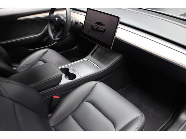 Tesla Model 3 RWD SOH: 96,1% Panodak Leer 360° ACC Climate Stuur- & Stoelverwarming voor & achter LM velgen PDC Elektr. achterklep Elektr. verst. stuurwiel Elektr. verstelb. stoelen Metallic lak 1e Eigenaar BTW auto