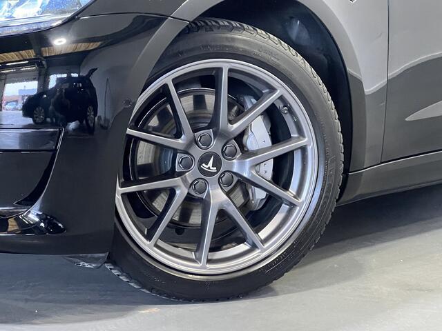 Tesla Model 3 Standard RWD Plus 60 kWh | Navigatie | LM Velgen 18" | Panoramadak | Voorstoelen Verwarmd | Cruise Control | Dodehoekdetectie | Airco Automatisch |