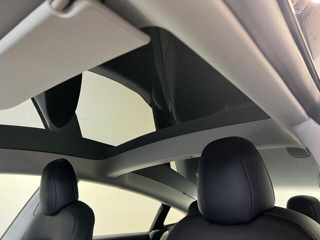 Tesla Model 3 Standard RWD Plus 60 kWh | Navigatie | LM Velgen 18" | Panoramadak | Voorstoelen Verwarmd | Cruise Control | Dodehoekdetectie | Airco Automatisch |