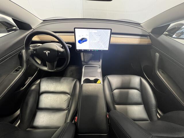 Tesla Model 3 Standard RWD Plus 60 kWh | Navigatie | LM Velgen 18" | Panoramadak | Voorstoelen Verwarmd | Cruise Control | Dodehoekdetectie | Airco Automatisch |