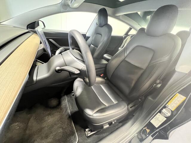 Tesla Model 3 Standard RWD Plus 60 kWh | Navigatie | LM Velgen 18" | Panoramadak | Voorstoelen Verwarmd | Cruise Control | Dodehoekdetectie | Airco Automatisch |