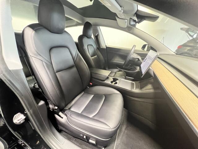 Tesla Model 3 Standard RWD Plus 60 kWh | Navigatie | LM Velgen 18" | Panoramadak | Voorstoelen Verwarmd | Cruise Control | Dodehoekdetectie | Airco Automatisch |