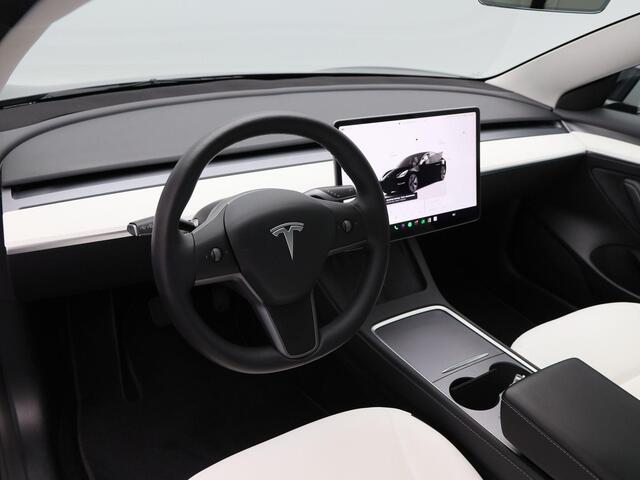 Tesla Model 3 Standard RWD Plus 60 kWh 238 Pk | Stoelverwarming | Panoramadak | Camera | Adaptive Cruise | 18 Inch | 41.788 Km !!