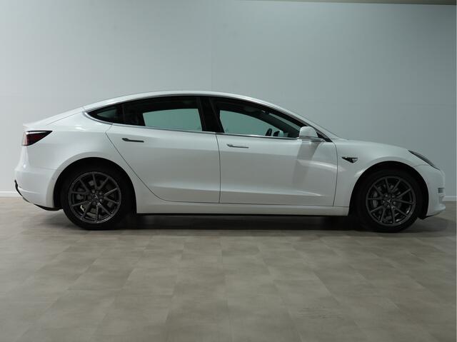 Tesla Model 3 Long Range AWD 75 kWh / 1e Eigenaar! / Trekhaak / Panoramadak Lings bak