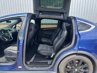 tesla-model-x-motors-75d-base-6-per