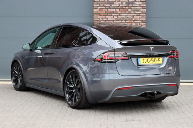 Tesla Model X Plaid AWD 6p. 100kWh | 1020pk | 71.500,- ex BTW | Luchtvering | Autopilot | Carbon | Trekhaak | Stoelventilatie | Leder | Sterrenhemel | Display Achter | Verwarmd Stuurwiel |