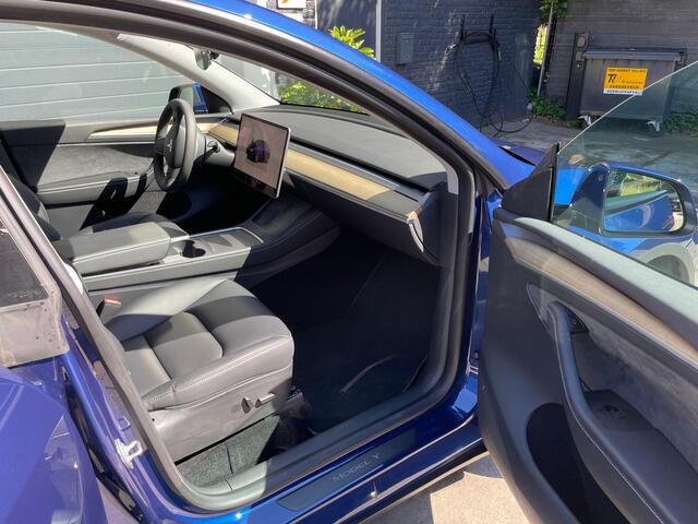 Tesla Model Y RWD 58 kWh Blauw metallic