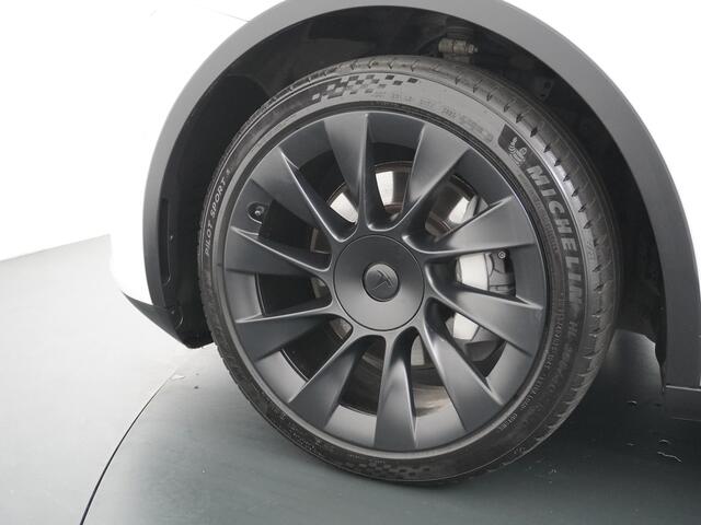 Tesla Model Y Long Range 514PK AWD 75kWh Ivoor-Interieur LMV 20" Warmtepomp Full-Self-Driving Computer 3 Leder Stoelverwarming-V+A+Stuur Adap.Cruise Navi Ecc Keyless PDC-a+v Elek.Achterklep Lmv Led Standkachel 4WD LR 1e Eigenaar, origineel Nederlands Geleverd, Accu/Mot