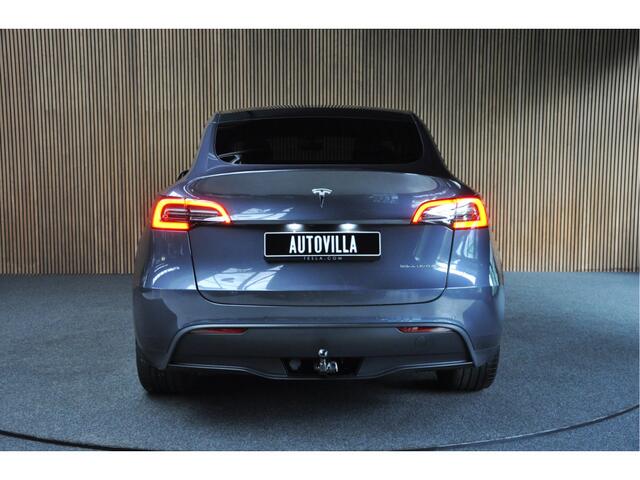 Tesla Model Y Long Range Dual Motor AWD 514pk Afn. trekhaak Navi Camera Leer Warmtepomp ACC Autopilot PDC Elektr. achterklep Stoelverwarmimg voor en achter Stuurverwarming Optie: Full Self-Driving Capability Afneembaar trekhaak BTW auto