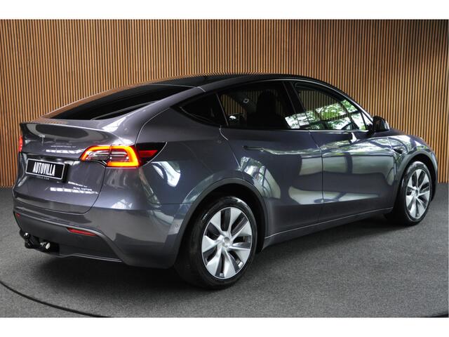Tesla Model Y Long Range Dual Motor AWD 514pk Afn. trekhaak Navi Camera Leer Warmtepomp ACC Autopilot PDC Elektr. achterklep Stoelverwarmimg voor en achter Stuurverwarming Optie: Full Self-Driving Capability Afneembaar trekhaak BTW auto