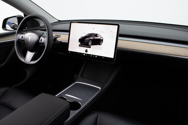 Tesla Model Y RWD 58 kWh Camera/ Leer/ Navigatie/ 19"/ Led/ Adapt. cruise/ Panoramadak