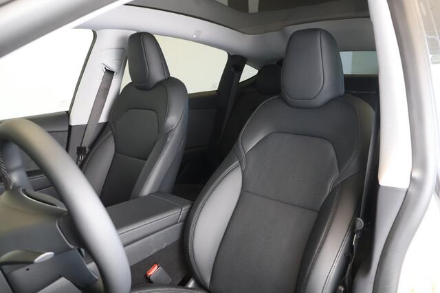 Tesla Model Y Long Range AWD 75 KWH - Premium audio - Warmtepomp