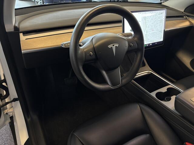 Tesla Model Y Long Range AWD 75 kWh / dec '21 - incl BTW - Leer / Panoramadak / 20 inch / Camera's / BLIS / Afn Trekhaak - 1e Eig -