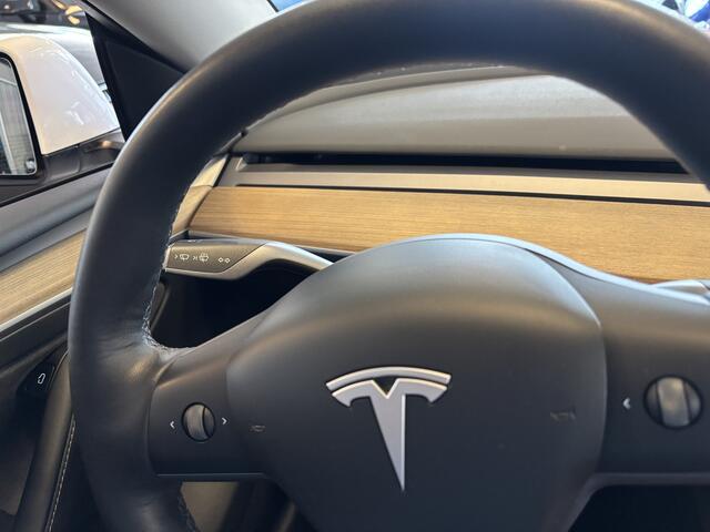 Tesla Model Y Long Range AWD 75 kWh / dec '21 - incl BTW - Leer / Panoramadak / 20 inch / Camera's / BLIS / Afn Trekhaak - 1e Eig -