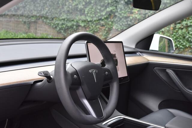 Tesla Model Y RWD 58 kWh | PANORAMADAK | 20"LMV | AUTOPILOT | 360 CAMERA