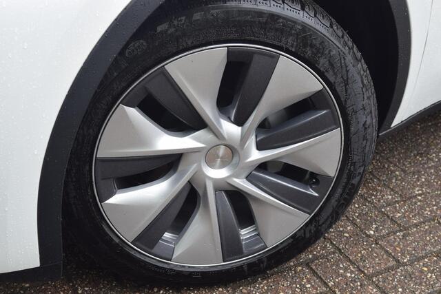 Tesla Model Y RWD 58 kWh Autopilot bas. / Stoelverwarming / BTW auto! Weinig KM!