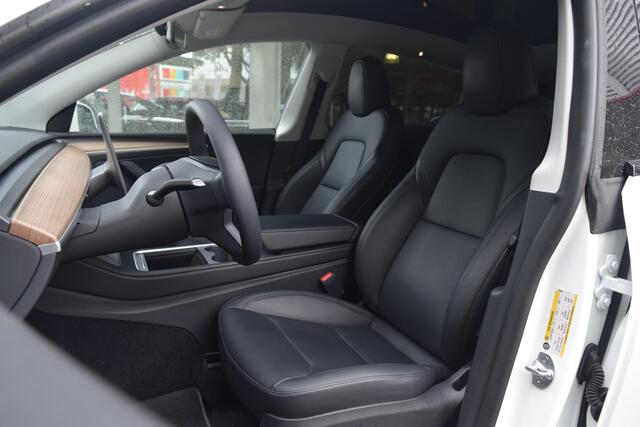 Tesla Model Y RWD 58 kWh Autopilot bas. / Stoelverwarming / BTW auto! Weinig KM!