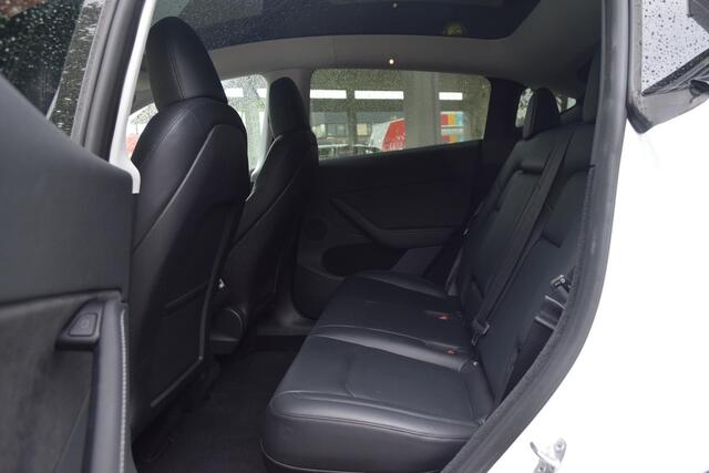 Tesla Model Y RWD 58 kWh Autopilot bas. / Stoelverwarming / BTW auto! Weinig KM!