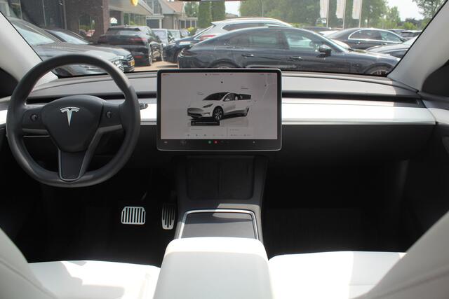Tesla Model Y Long Range AWD 75 kWh / Autopilot / Panoramadak / Camera / Leder / 20'' / Keyless / ACC