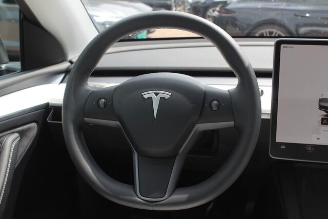 Tesla Model Y Long Range AWD 75 kWh / Autopilot / Panoramadak / Camera / Leder / 20'' / Keyless / ACC