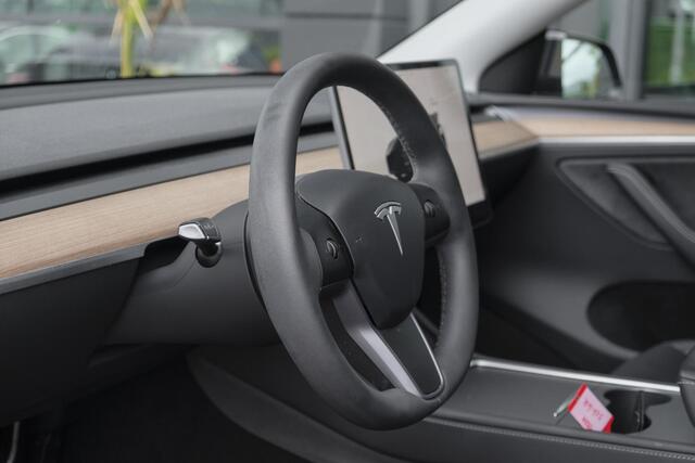 Tesla Model Y Performance 462pk AWD 75 kWh Black edition Panoramadak *BTW* NLauto 1e eigenaar