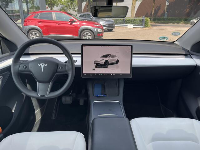 Tesla Model Y RWD 58 kWh AUTOPILOT | WIT LEDER | AFNEEMBARE TREKHAAK