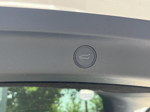 Tesla Model Y RWD 58 kWh AUTOPILOT | WIT LEDER | AFNEEMBARE TREKHAAK