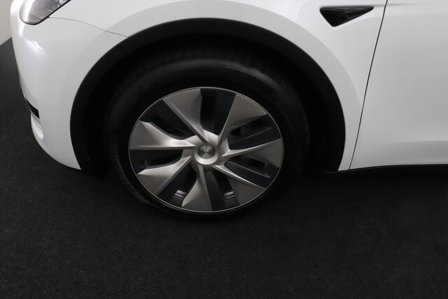 Tesla Model Y RWD 58 kWh Autopilot Pano-dak Stoelverw. V+A