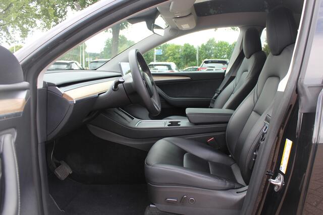 Tesla Model Y Long Range AWD 75 kWh / Autopilot / Panoramadak / Camera / 21'' / Keyless / Leder / Dodehoek / Navigatie / Stoelverwarming