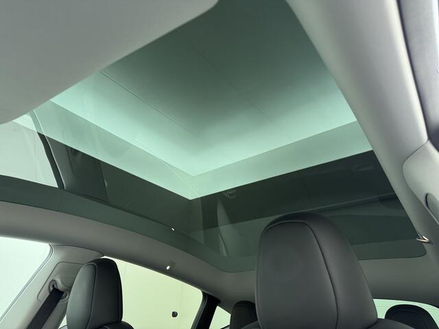 Tesla Model Y RWD LFP-Accu SOH 97% Lmv 20" Warmtepomp Adap.Cruise Navi Ecc Camera's Panoramadak Autopilot Stoel+Stuur+Achterbank Verwarming Elek.Achterklep Dodehoek detector Draadloze telefoonlader Origineel Nederlandse Auto