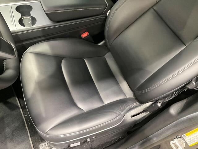 Tesla Model Y Long Range AWD 75 kWh 514pk | Trekhaak | Panoramadak | 2 bandensets