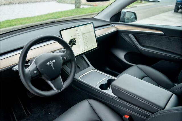 Tesla Model Y Long Range AWD 75 kWh ** 20inch ** Autopilot ** Custom Wrap