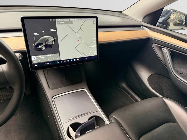 Tesla Model Y Long Range Dual Motor AWD 75 kWh SOH 88%, Panoramadak, Auto Pilot, 360 Camera, Stoelverwarming