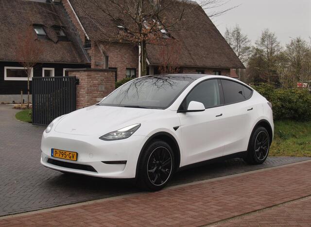 Tesla Model Y Long Range AWD 75 kWh NL-Auto | Panoramadak | 360 Camera | Full Self Driving Computer 3 | Apple Carplay |