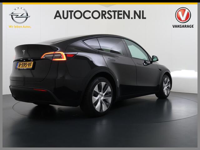 Tesla Model Y 300pk Warmtepomp LFP-Accu Leer Lmv Camera's Panoramadak Adap.Cruise Navi Ecc SOH 92% RWD Autopilot Stoel+Stuur+Achterbank Verwarming Elek.Achterklep Dodehoek detector Draadloze telefoonlader 1e Eigenaar Fabrieksgarantie op Motor en Accu tot 13-12-2030/160