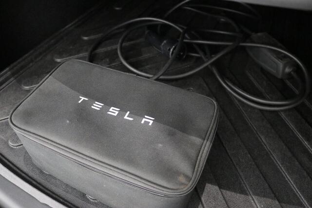 Tesla Model Y RWD 58 kWh | TREKHAAK | 20" LM VELGEN | ZWARTE DETAILS |