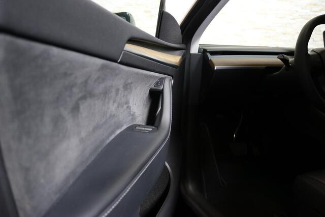 Tesla Model Y RWD 58 kWh | TREKHAAK | 20" LM VELGEN | ZWARTE DETAILS |