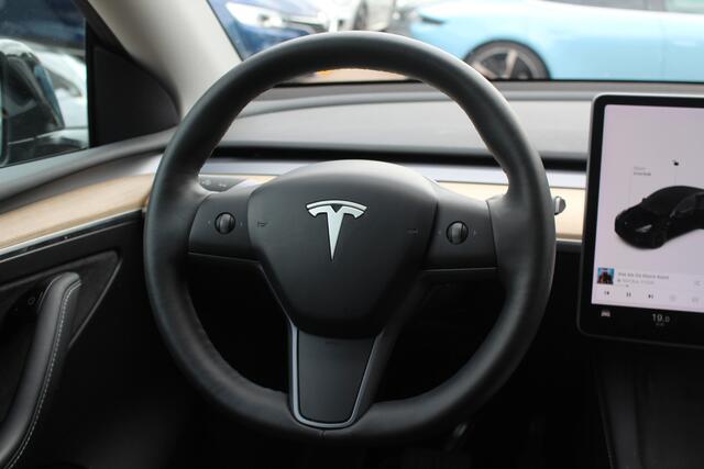 Tesla Model Y RWD 58 kWh / Autopilot / Panormadak / Camera / Premium Audio / 19'' / Navigatie