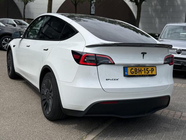 Tesla Model Y RWD 58 kWh UNIEK!| |VAN ¤35.900:,- VOOR: 32.877,- UW WKVOORDEEL: 3.023,- | STOEL + STUURWIELVERWARMING l CARBON PAKKET | TESLA FABRIEKSGARANTIE 9-2027 OF TOT 80.000 KM |