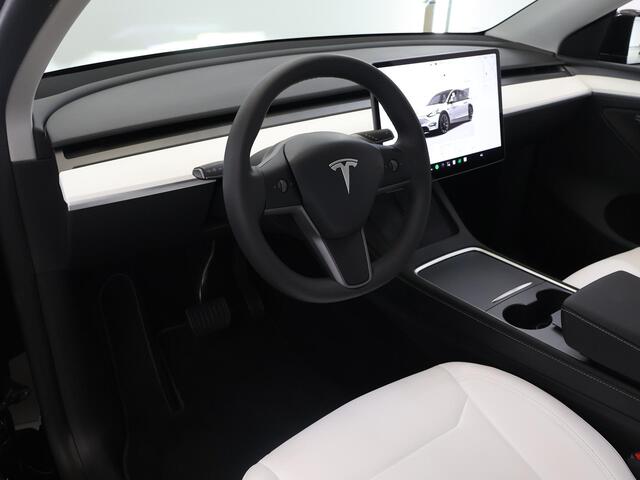 Tesla Model Y Long Range AWD 75 kWh | SOH 94% | Full Self Driving Capability* | Stoelverwarming voor + achter | Adaptieve Cruise Control | Camera | Panoramadak | Ele. stoelen + geheugen | Ele. kofferdeksel | NL Auto |