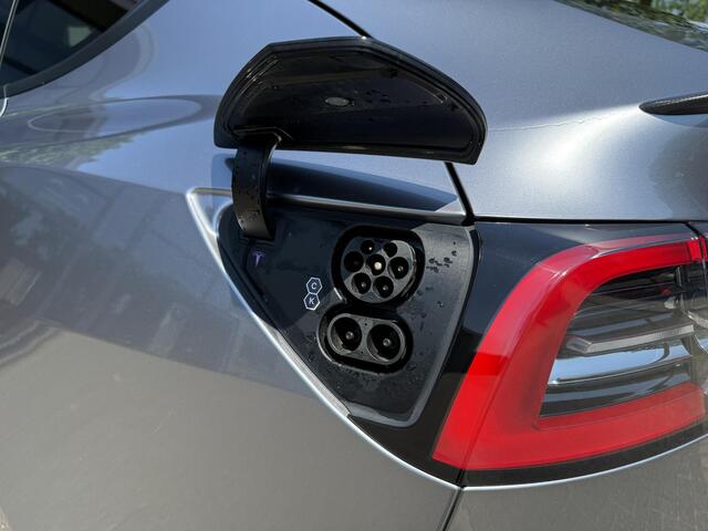 Tesla Model Y Performance AWD 75 kWh SOH 94% | AFNEEMBARE TREKHAAK| RESTERENDE ALGEMENE FABRIEKSGARANTIE TESLA T/M 03-2027 OF 80.000KM| ACCU + AANDRIJFLIJN T/M 03-2031/ 192.000KM| RIJKLAAR GELEVERD