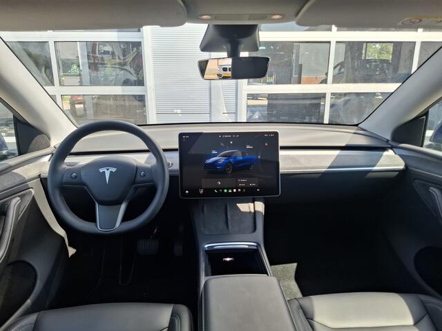 Tesla Model Y RWD 58 kWh | Navigatie | LM Velgen 20"| Voorstoelen/Achterbank/Stuur Verwarmd | Panoramadak | Achteruitrijcamera | Cruise Control | Airco |