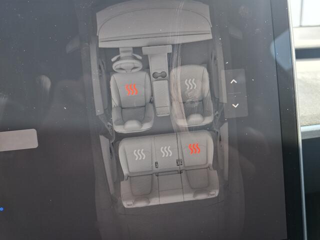 Tesla Model Y RWD 58 kWh | Navigatie | LM Velgen 20"| Voorstoelen/Achterbank/Stuur Verwarmd | Panoramadak | Achteruitrijcamera | Cruise Control | Airco |