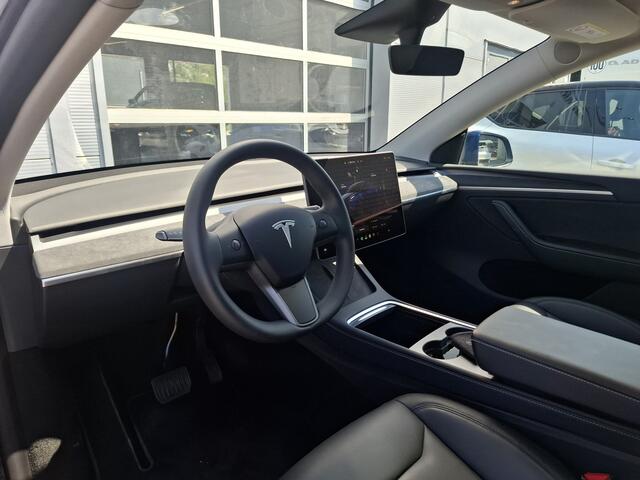 Tesla Model Y RWD 58 kWh | Navigatie | LM Velgen 20"| Voorstoelen/Achterbank/Stuur Verwarmd | Panoramadak | Achteruitrijcamera | Cruise Control | Airco |